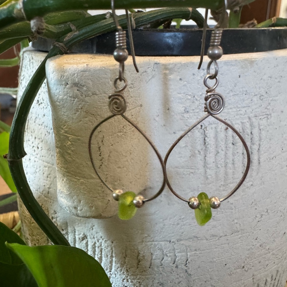 Elegant Silver and Green Dangle‎ Earrings